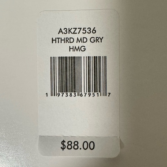 Calvin Klein - NWT - 2 Piece Set - Hat and Scarf - Picture 2 of 4